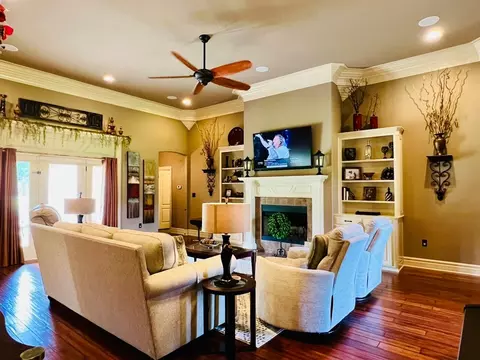 Living - 169 Eagle Rd, Stonewall, LA 71078 photo 1 of 2