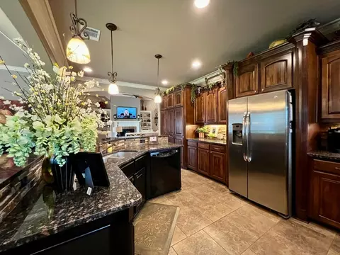 Kitchen - 169 Eagle Rd, Stonewall, LA 71078 photo 4 of 5