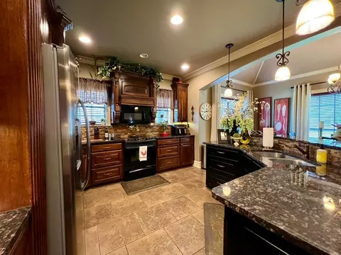 Kitchen - 169 Eagle Rd, Stonewall, LA 71078 photo 2 of 5