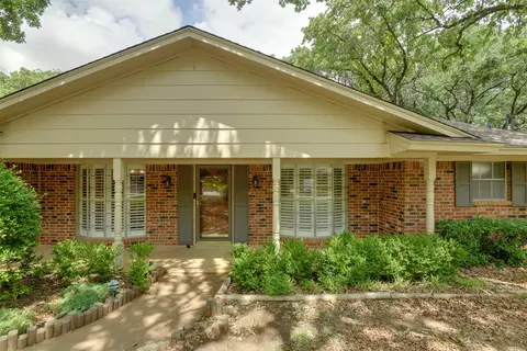 4611 Valleycrest Dr, Arlington, TX 76013
