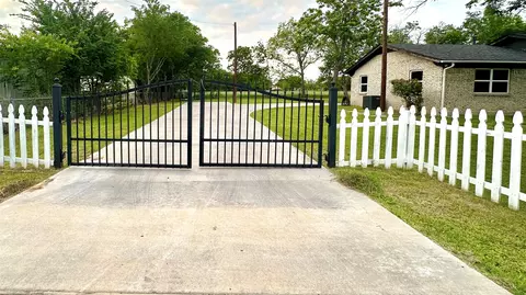 305 Beech St, Cleburne, TX 76031