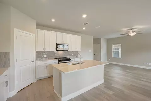 800 Russell Dr, Lowry Crossing, TX 75069