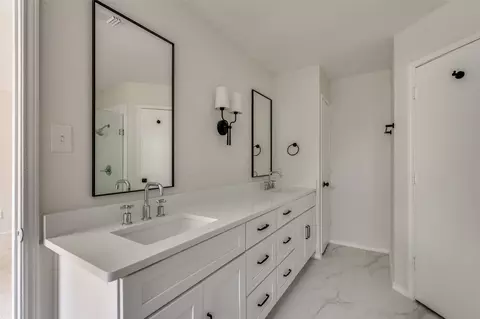Bath - 6613 Patsy Ln, Watauga, TX 76148 photo 1 of 3