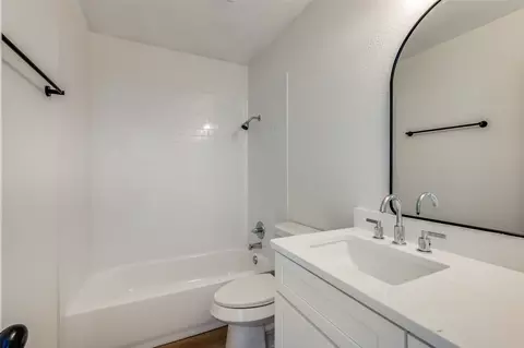 Bath - 6613 Patsy Ln, Watauga, TX 76148 photo 3 of 3