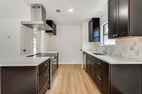 Kitchen - 6613 Patsy Ln, Watauga, TX 76148 photo 3 of 4
