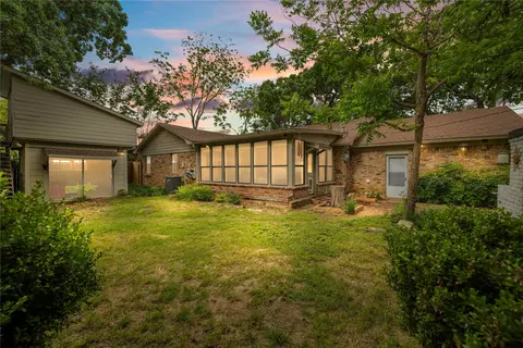 418 Huntingdon Dr, Irving, TX 75061