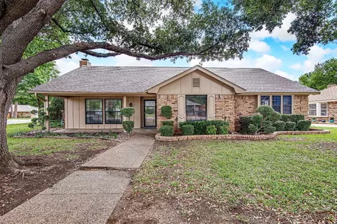 3001 Woodside Dr, Arlington, TX 76016