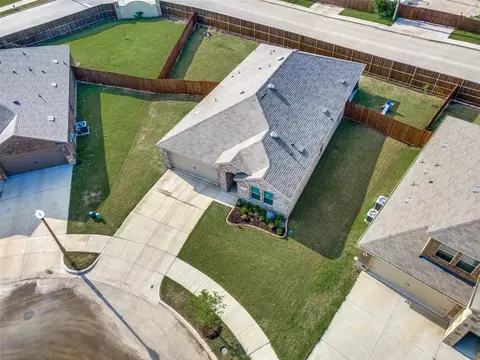 Exterior - 1016 Euston St, Denton, TX 76209 photo 3 of 7