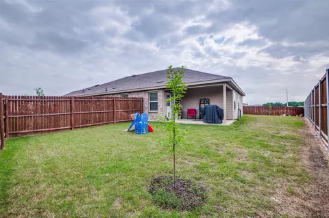 Exterior - 1016 Euston St, Denton, TX 76209 photo 5 of 7