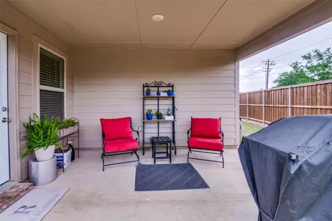 Exterior - 1016 Euston St, Denton, TX 76209 photo 4 of 7