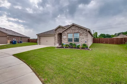 Exterior - 1016 Euston St, Denton, TX 76209 photo 2 of 7