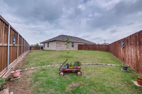 Exterior - 1016 Euston St, Denton, TX 76209 photo 6 of 7