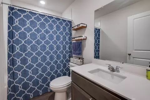 Bath - 1016 Euston St, Denton, TX 76209 photo 1 of 3
