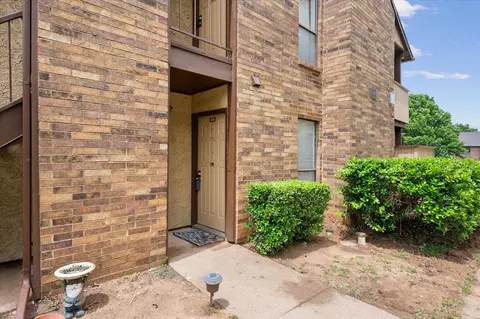 1904 Cloisters Dr #414, Arlington, TX 76011
