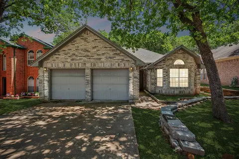 1509 Arbor Ridge Dr, Fort Worth, TX 76112