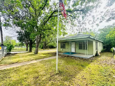 1612 Lindsey St, Fort Worth, TX 76105