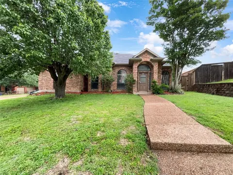 3808 Elizabeth Dr, Carrollton, TX 75007