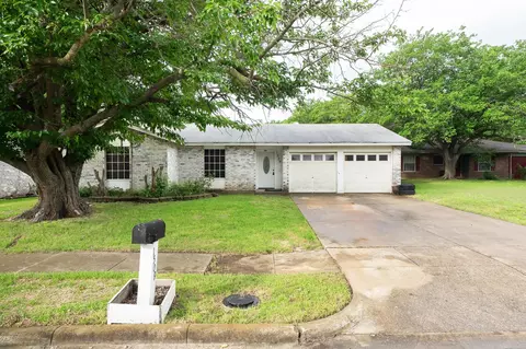 1509 Oakbrook Ct, Lancaster, TX 75134