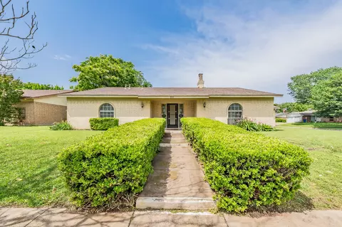 800 Rose St, Crowley, TX 76036