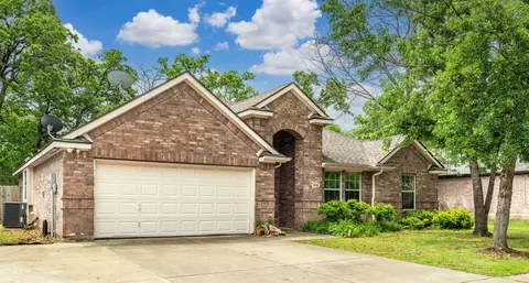 1035 Janet St, Aubrey, TX 76227