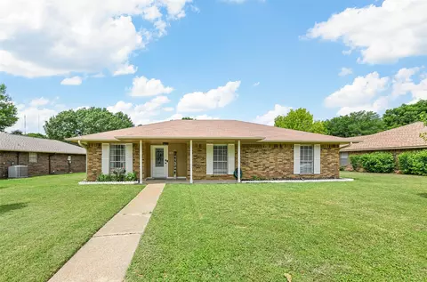 508 Meadow Ridge Dr, Cedar Hill, TX 75104