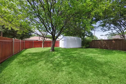 Exterior - 2713 Baylor Dr, Rowlett, TX 75088 photo 2 of 5