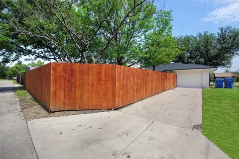 Exterior - 2713 Baylor Dr, Rowlett, TX 75088 photo 4 of 5