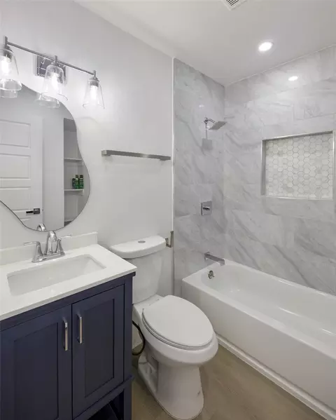 Bath - 2713 Baylor Dr, Rowlett, TX 75088 photo 2 of 2