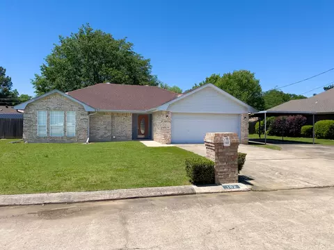 182 Sandy Ln, Reno, TX 75462