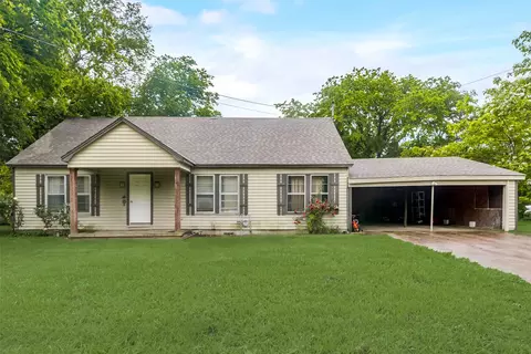 1117 W 12th St, Bonham, TX 75418