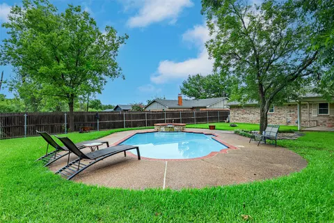 909 Keller Ave, Benbrook, TX 76126
