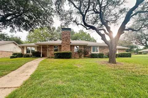 246 SW Rand Dr, Burleson, TX 76028