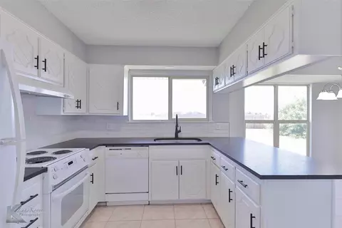 5433 Southmoor Dr, Abilene, TX 79606