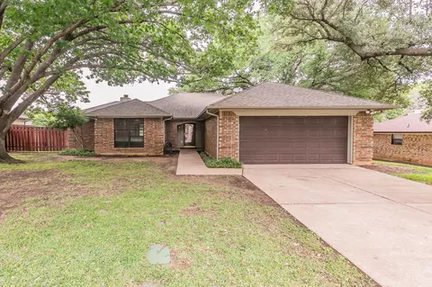 904 Glenn Dr, Euless, TX 76039