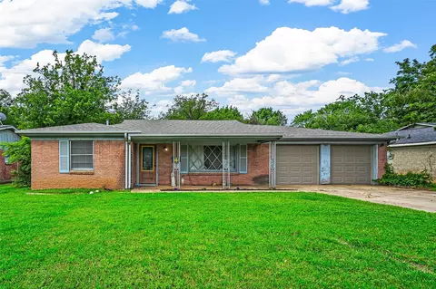 3921 Caddo Trl, Lake Worth, TX 76135