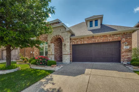 2804 N Umberland Dr, Lewisville, TX 75056