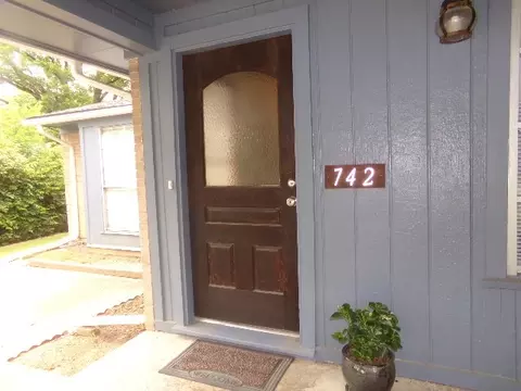 742 14th St, Grand Prairie, TX 75050