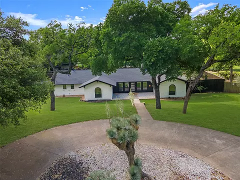 1917 Hampshire St, Grand Prairie, TX 75050