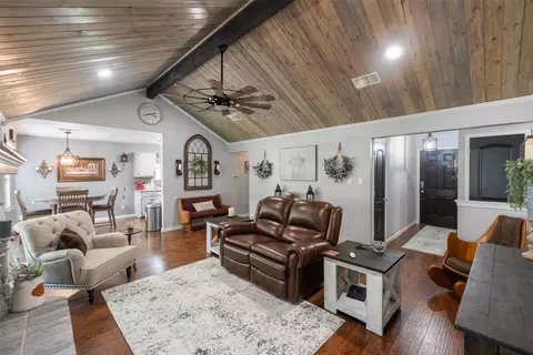 1306 Cindy Ct, Cleburne, TX 76033