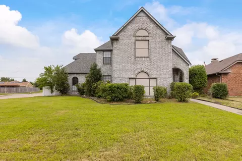 305 Hunters Creek Dr, Mesquite, TX 75150