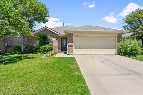 10305 Lake Park Dr, Hurst, TX 76053