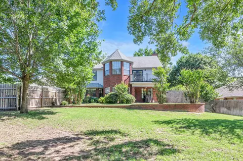 807 Woodland Trl N, Bowie, TX 76230