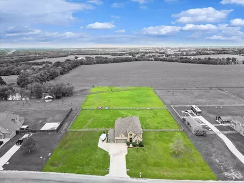704 The Trails Dr, Blue Ridge, TX 75424