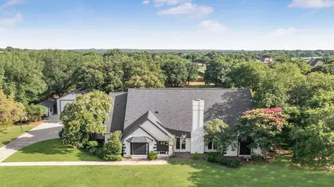 180 Coyote Ct, Bartonville, TX 76226