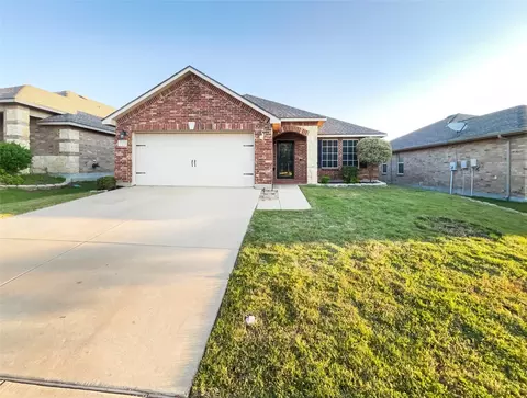 2429 Grand Rapids Dr, Fort Worth, TX 76177