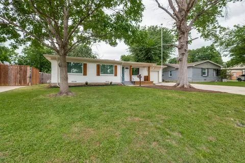 1127 Lexington Dr, Irving, TX 75061