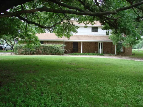 1700 Moss St, Gainesville, TX 76240