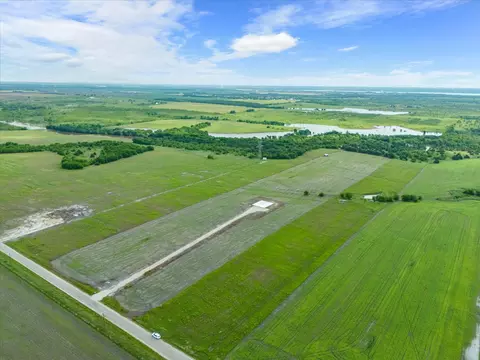 581 Farmer Rd, Ennis, TX 75119