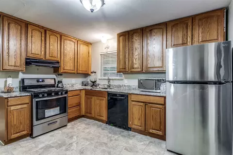 Kitchen - 1017 Bluebonnet Ln, Mesquite, TX 75149 photo 1 of 2
