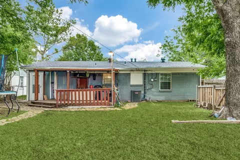 Exterior - 1017 Bluebonnet Ln, Mesquite, TX 75149 photo 4 of 6